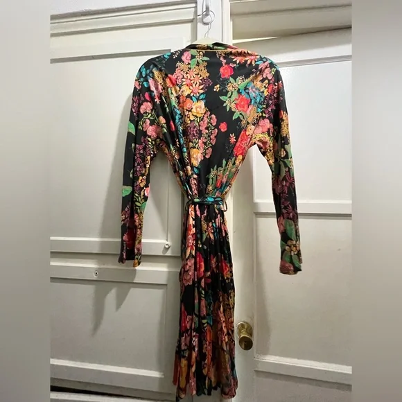 Johnny Was Camella black floral lounge robe size small
